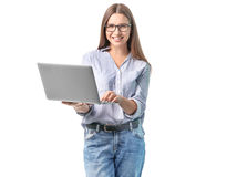 práca online, žena s notebookom, pracovníčka