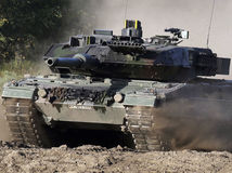 Nemecká zbrojovka: Sme schopní vyrobiť viac tankovej munície, než svet potrebuje