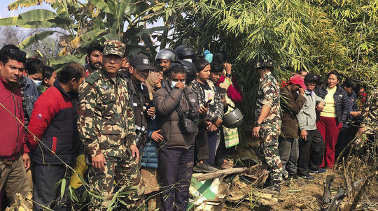 V Nepále havarovalo lietadlo so 72 ľuďmi, na mieste je množstvo obetí