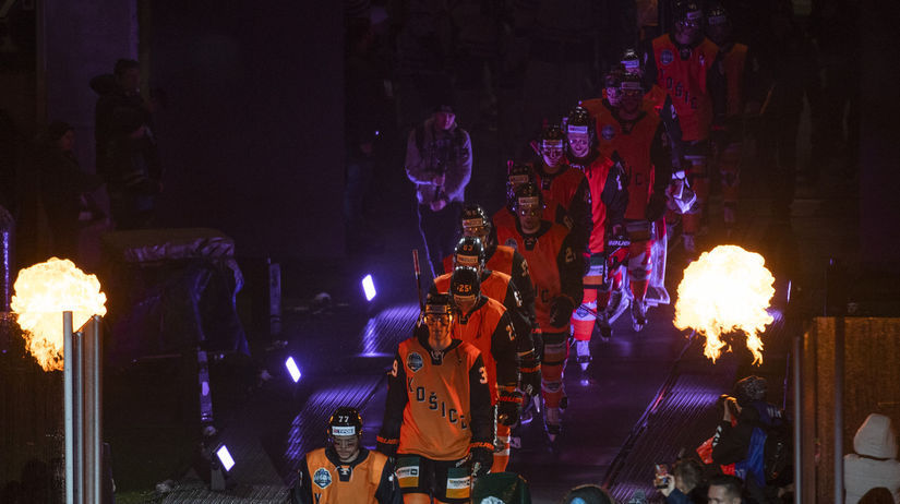 Nástup Košičanov na zápas pod holým nebom na...