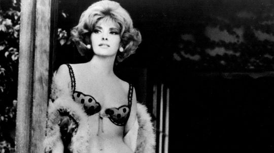 Gina Lollobrigida vo filme A Curious Way to...