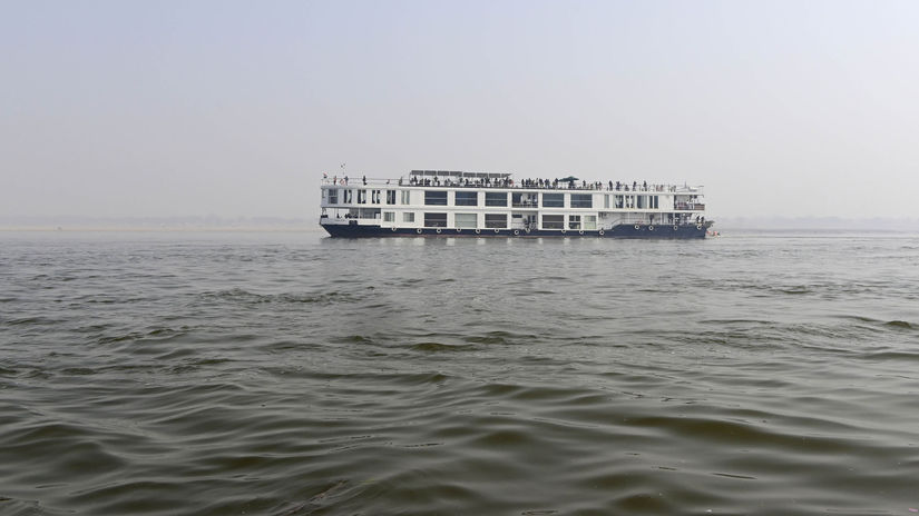 MV Ganga Vilas vypláva na rieku Ganga.