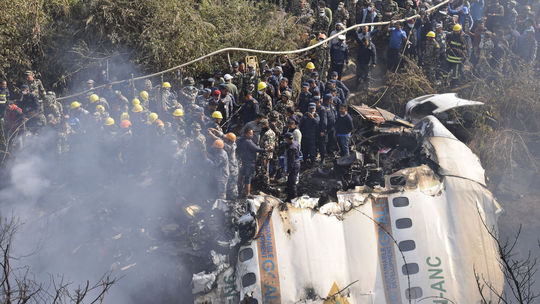 Na mieste havárie lietadla v Nepále našli obe čierne skrinky