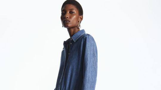 Denimové šaty v áčkovom strihu COS, predávajú...