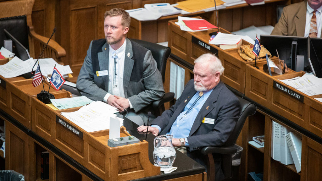 Republikánsky senátor Brian Boner (vľavo) a Jim...