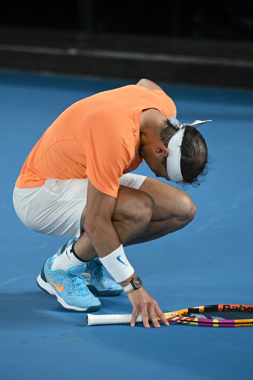 Rafael Nadal v zápase s Mackenziem McDonaldom.
