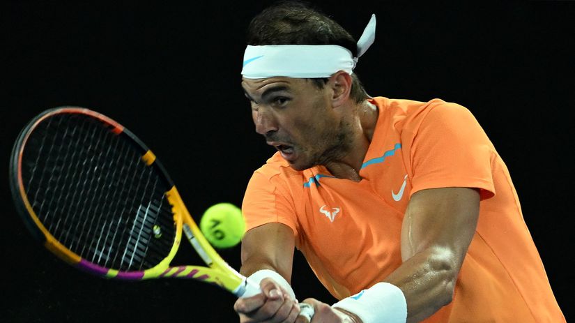 Rafael Nadal v zápase s Mackenziem McDonaldom.
