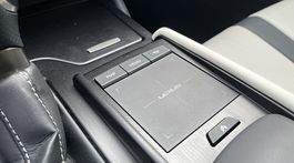 Lexus ES 300h (2023)