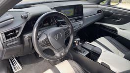 Lexus ES 300h (2023)