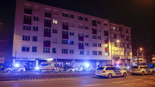 Obeť a dvoch zranených si vyžiadal výbuchu v bytovke v Budapešti