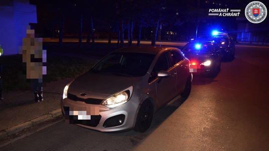 Opitý vodič spôsobil v bratislavskej Petržalke nehodu. Poškodenú vodičku napadol