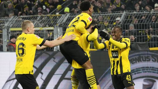 Dortmund vyhral ôsmy zápas a vedie nemeckú Bundesligu