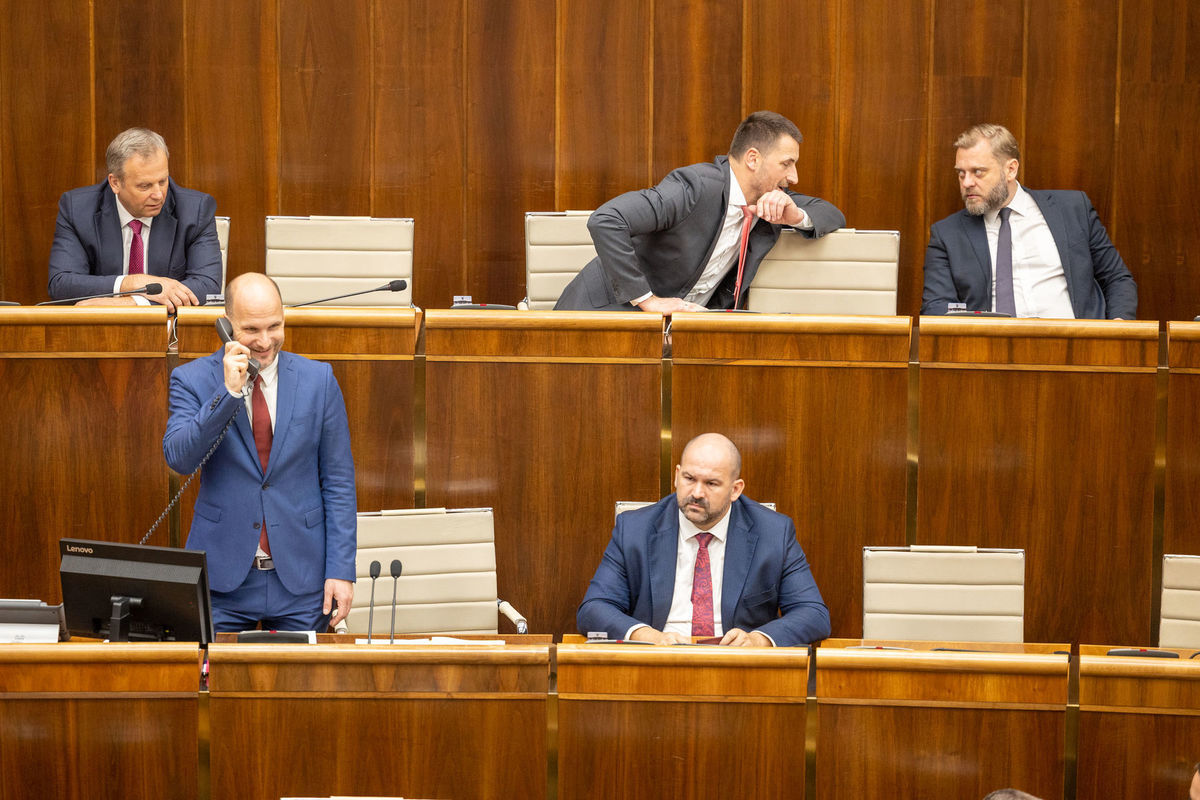 Poslanci začali rokovať o zmene ústavy, ktorou...