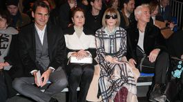 Roger Federer, jeho manželka Mirka Federerová, šéfredaktorka magazínu Vogue Anna Wintour a austrálsky režisér Baz Luhrmann