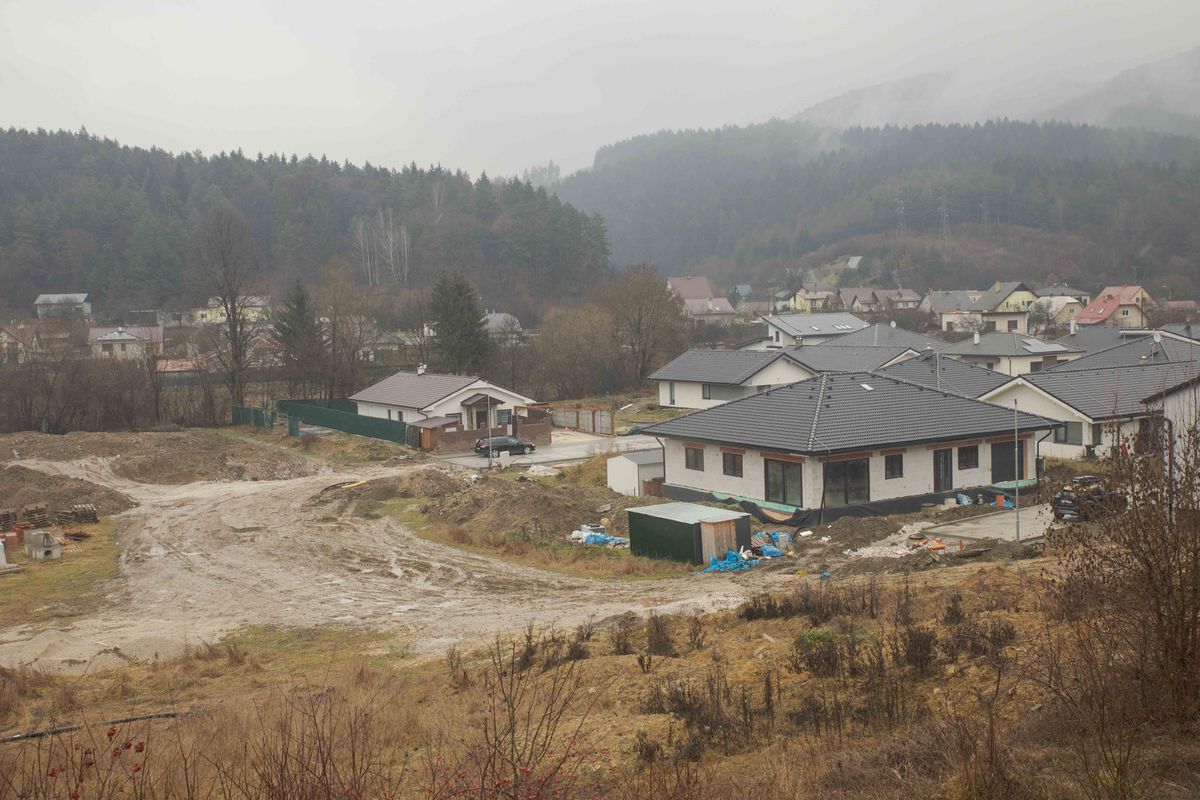 Šurabová.