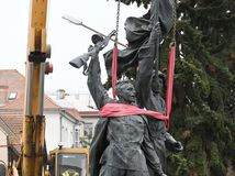 Trnava socha Pamätník Osloboditeľov reštaurovanie TTX