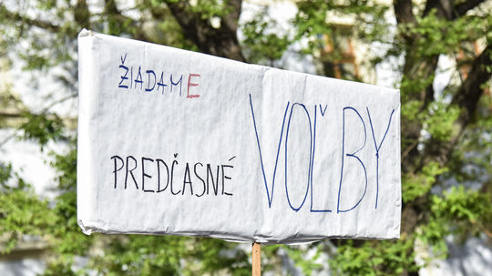SR Bratislava protest Za predčasné voľby BAX