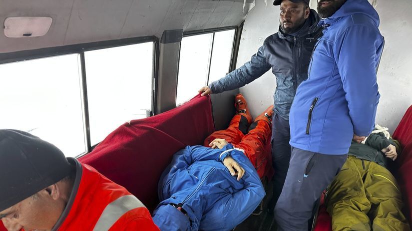 India Kašmír lavína obete lyžiari Poľsko