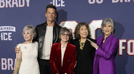 Rita Moreno, športovec Tom Brady a herečky Sally Field, Lily Tomlin a Jane Fonda