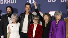 Rita Moreno, športovec Tom Brady a herečky Sally Field, Lily Tomlin a Jane Fonda