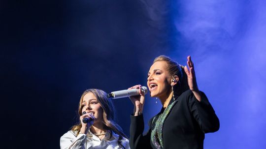 Speváčka Dara Rolins s dcérou Laurou Homolovou...