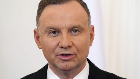 Poliaci pôjdu voliť 15. októbra, Kaczyński chce aj referendum o migrantoch