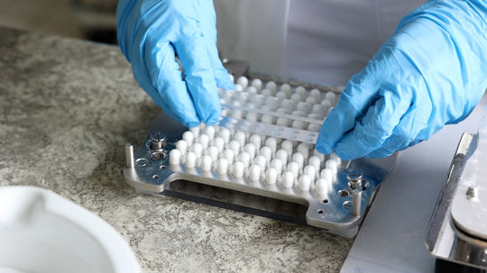 Sklady s vakcínami sú prázdne, nové už nebudú. Pacienti pociťujú nedostatok aj pri liekoch