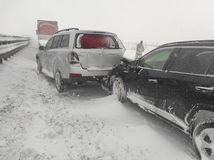Sever Slovenska zasiahlo kalamitné sneženie. Na D1 došlo k hromadnej zrážke, diaľnicu pod Tatrami uzavreli