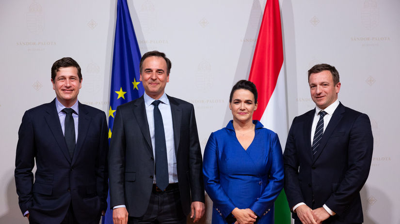 Veľvyslanec USA David Pressman s manželom a...