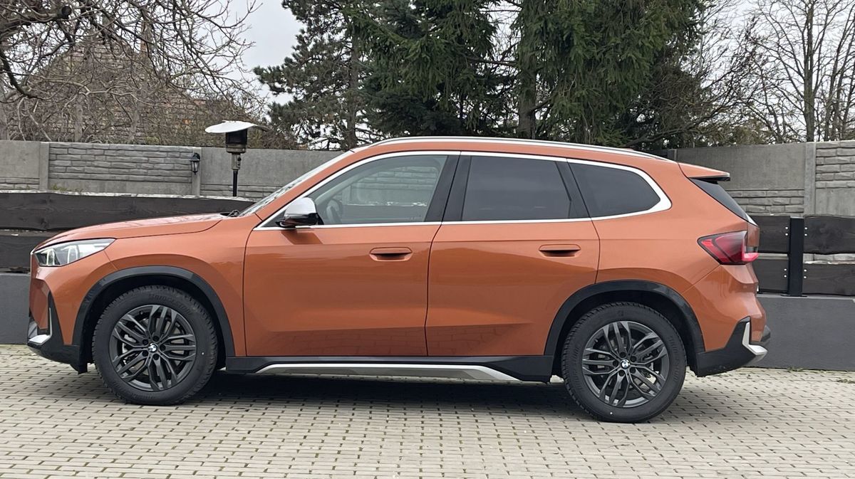 BMW X1 má dokonca o niečo väčší rázvor než taký...