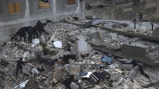 Pri výbuchu míny zomrelo v Sýrii 16 hľadačov hľuzoviek