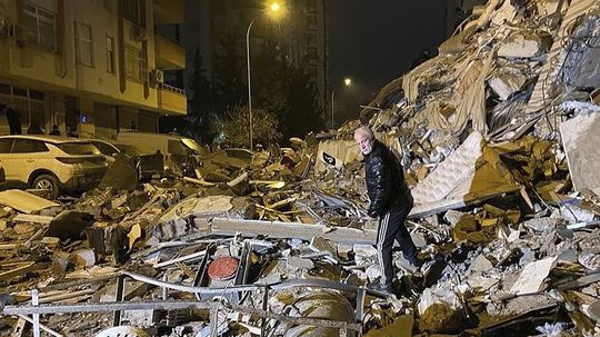 Počet obetí ničivých zemetrasení v Turecku a Sýrii presiahol 50-tisíc