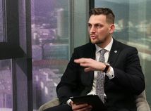 Matej Dobiš, Ide o peniaze