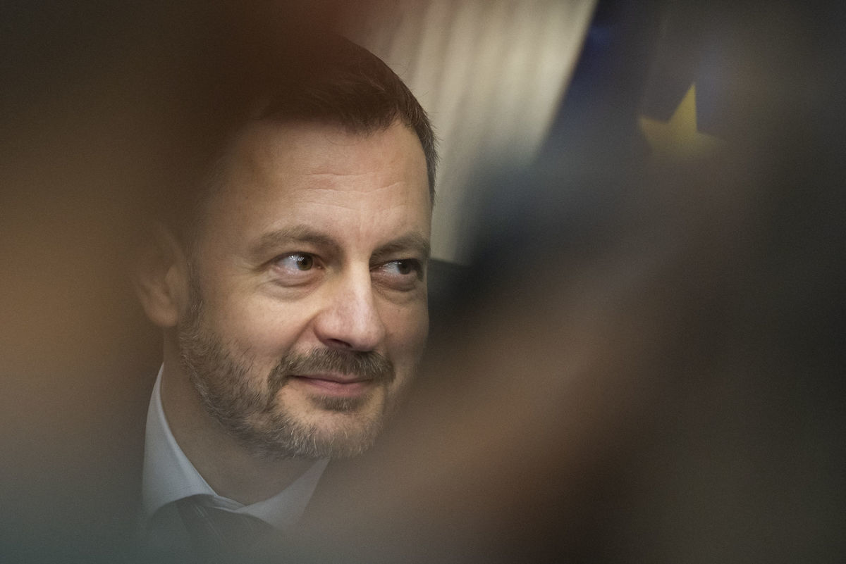 Dočasne poverený premiér Eduard Heger (OĽANO)...