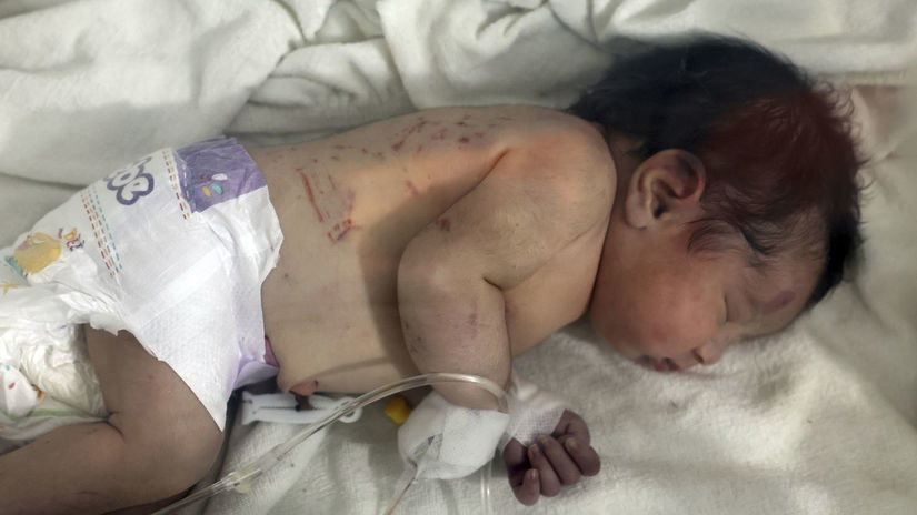 Sýria Turecko zemetrasenie obete novorodenec...