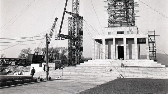 Dokončovacie práce na Slavíne: Po menšej...