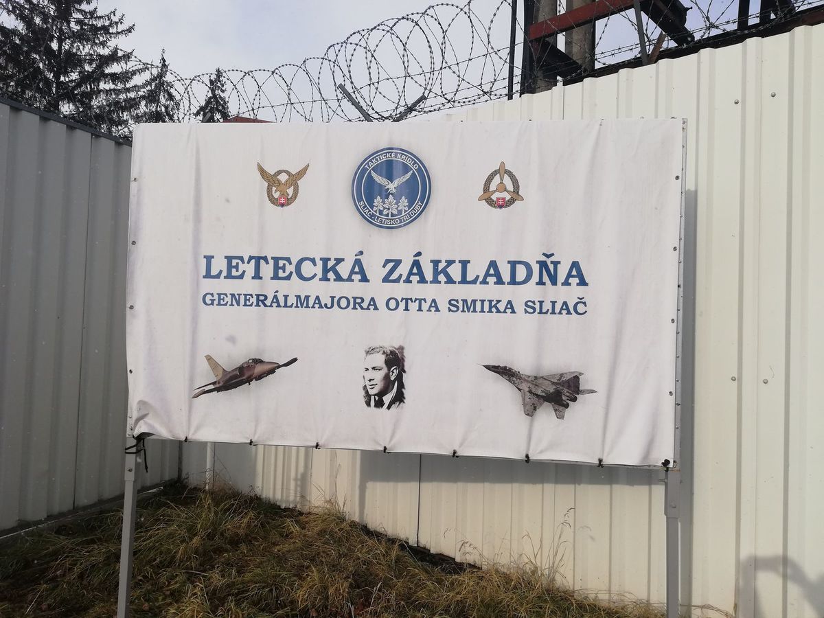 Slovenské migy sú zrejme uzemnené za plotom...