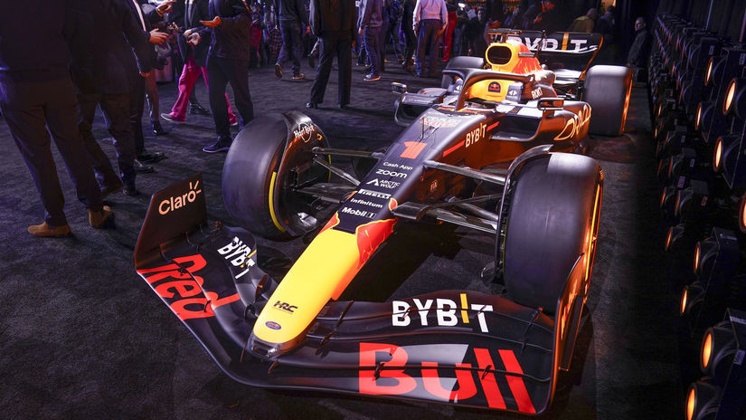 Red Bull. Jazdci na rok 2023: Max Verstappen,...
