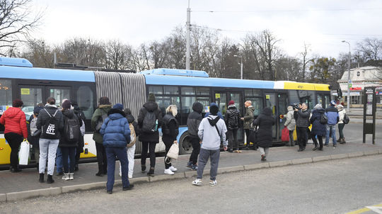 Na snímke autobus na autobusovej a železničnej...