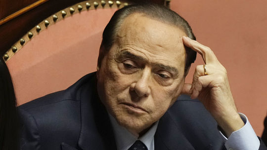 Berlusconi už nie je na JIS, preložili ho na bežné oddelenie