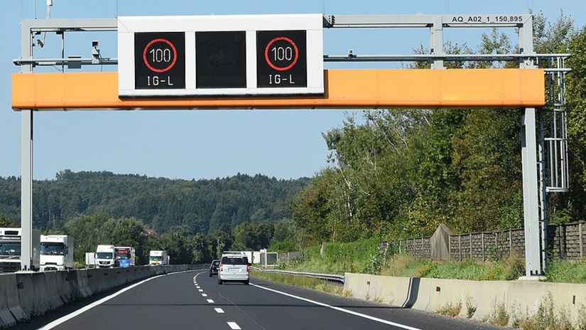 100 kmh speed limit road signs in Austria 01
