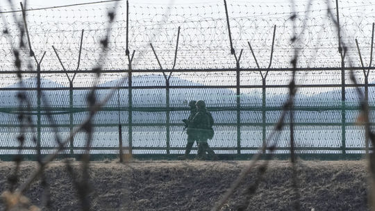 Južná Kórea po šiestich rokoch opäť označila KĽDR za nepriateľa