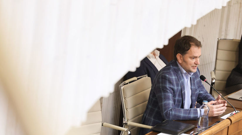 Igor Matovič počas mimoriadnej schôdze.