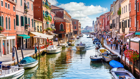 Benátky chcú obmedziť krátkodobé prenájmy bytov turistom. Nové pravidlá majú zabrániť vyľudňovaniu historického centra