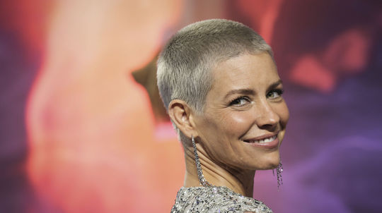 Herečka Evangeline Lilly v kreácii Naeem Khan...