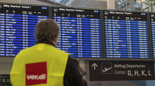 Stovky zrušených letov, 300-tisíc cestujúcich. Štrajk paralyzoval nemecké letiská