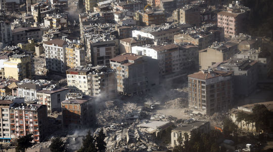 Zemetrasenie má v Turecku už 41-tisíc obetí, dovedna takmer 47-tisíc
