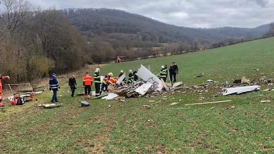 Pri Trenčíne spadlo lietadlo, štyria ľudia zahynuli
