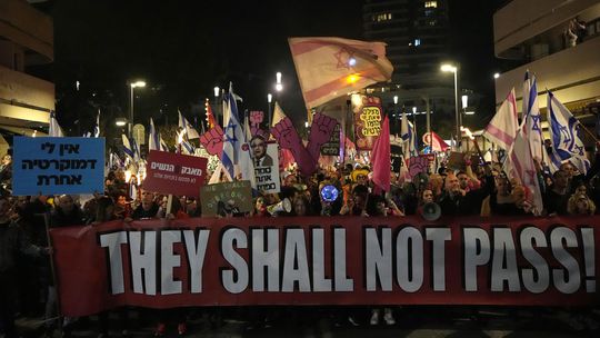 Súdne reformy Netanjahua 'poslali' do ulíc 130-tisíc protestujúcich Izraelčanov