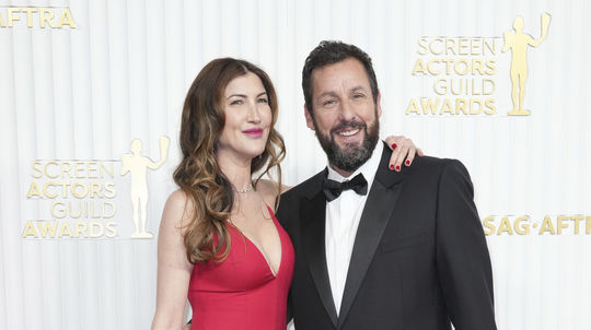 Herec Adam Sandler a jeho manželka Jackie Sandler.
